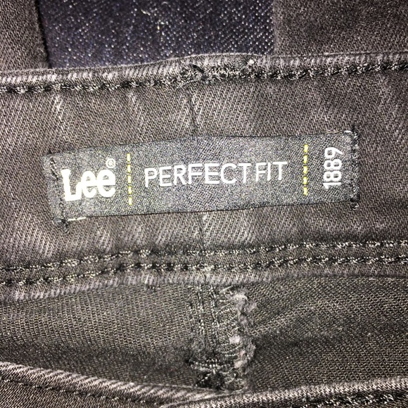 LEE PERFECT FIT BLACK JEANS YOU ARE GOING TO LOVE - Picture 3 of 5